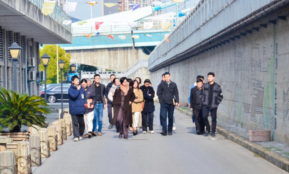 “走進(jìn)園區(qū)，共享未來(lái)”鏡湖區(qū)高層次人才服務(wù)企業(yè)雙向促進(jìn)對(duì)接交流活動(dòng)在園舉辦